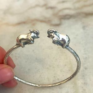 NWOT Banana Republic Elephant Silvertone Bracelet